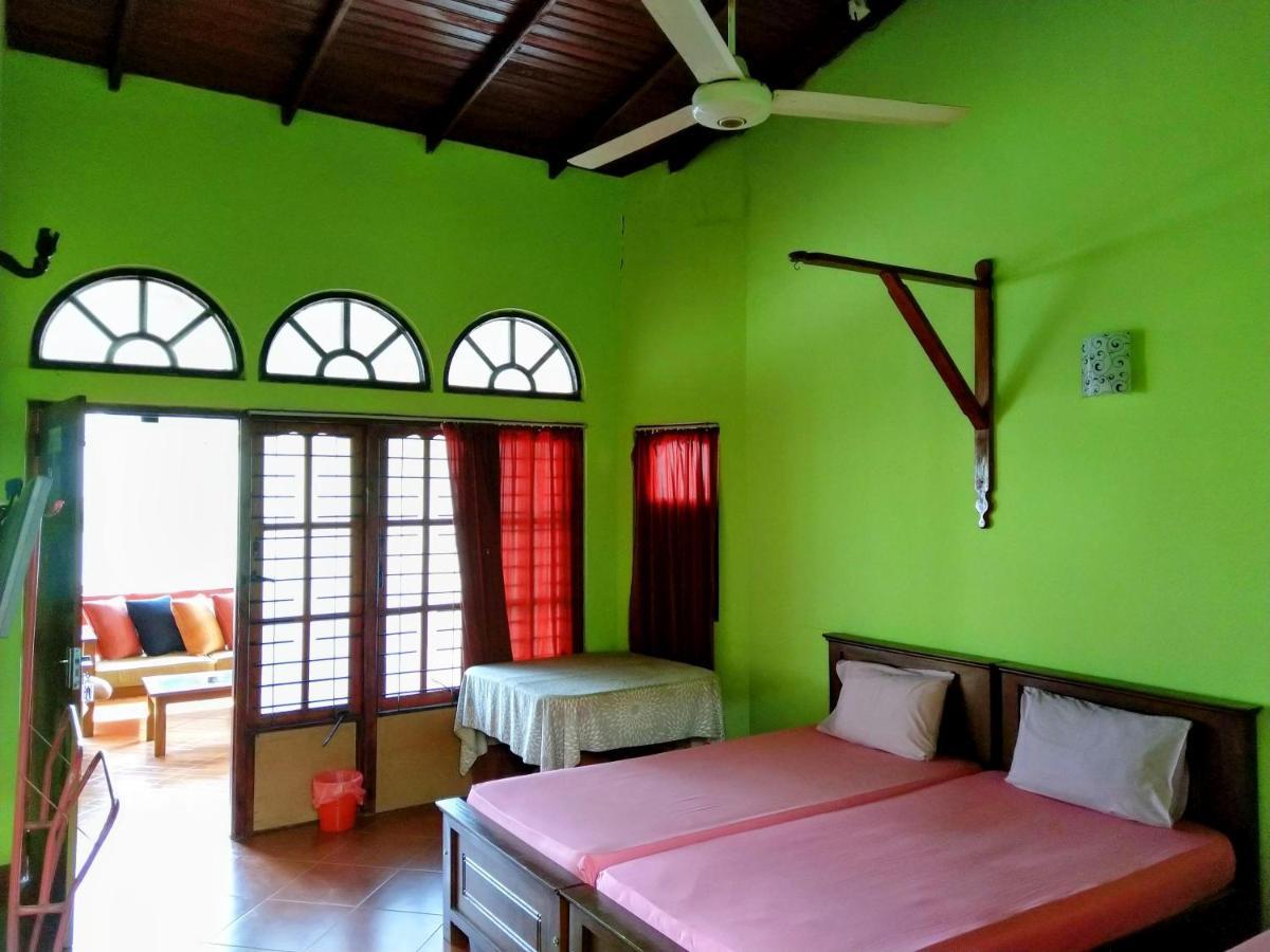 Kandyan Feel Free Homestay Bagian luar foto