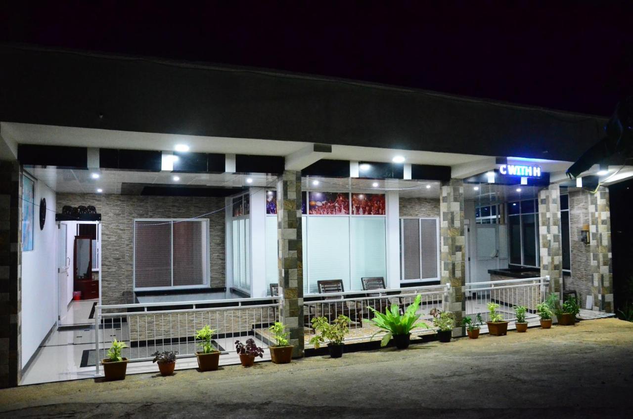 Kandyan Feel Free Homestay Bagian luar foto