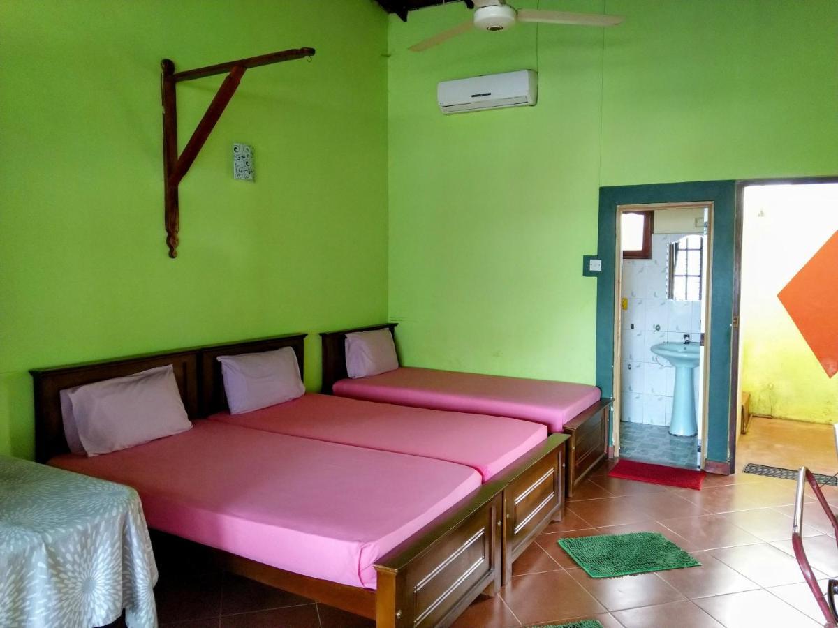 Kandyan Feel Free Homestay Bagian luar foto