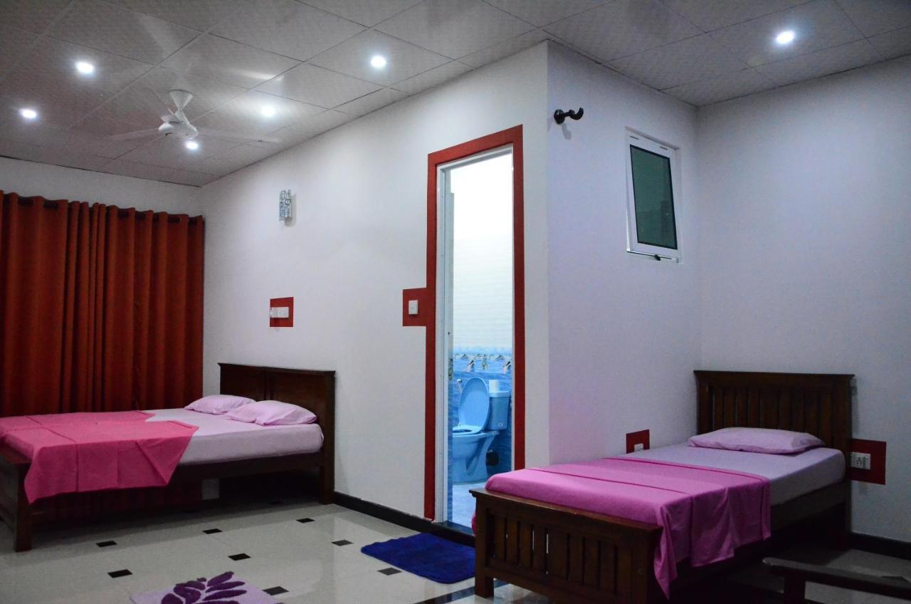 Kandyan Feel Free Homestay Bagian luar foto